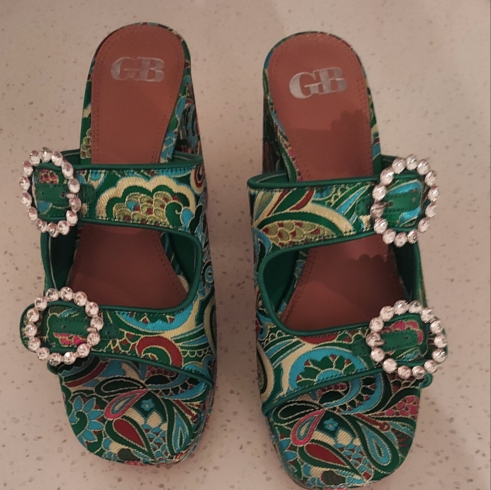 Heel slide shoes